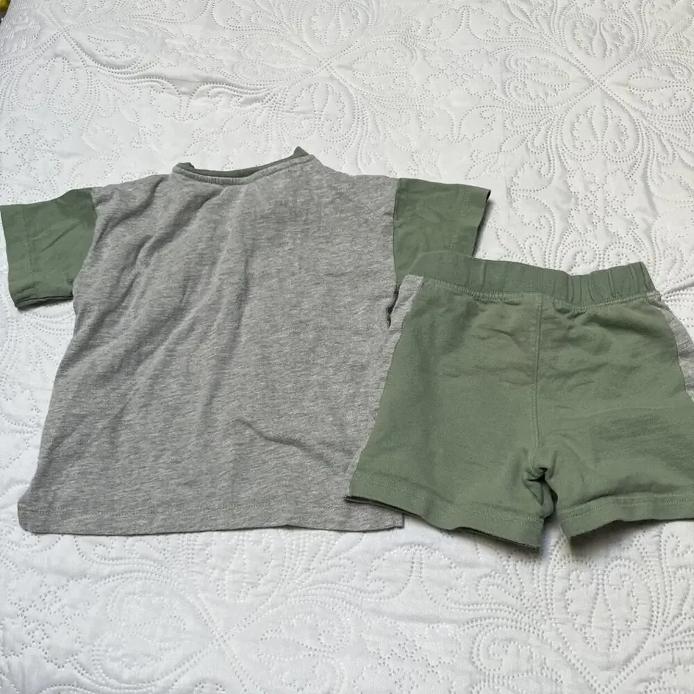 Carter's Two Piece Dinosaur Outfit Size 18m